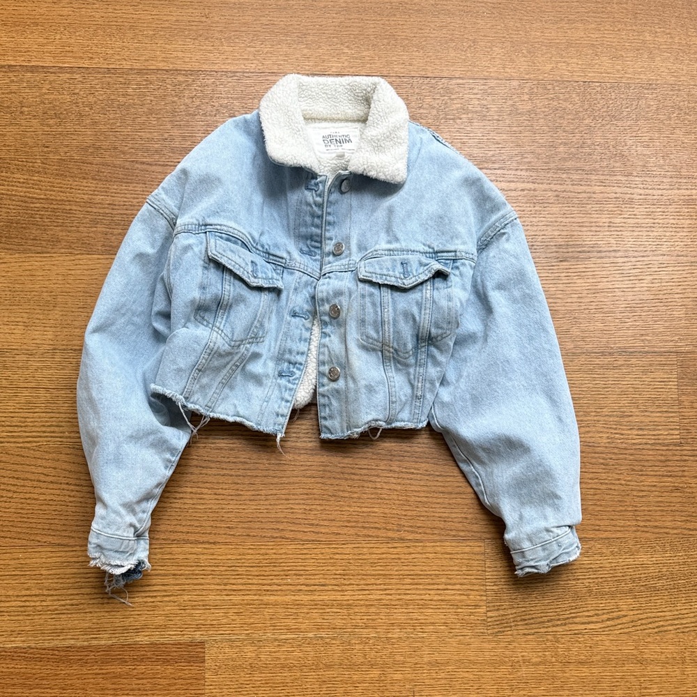 ZARA TRF Women's Crop Distressed Raw Hem Denim Jacket Shearling Fur lined Small